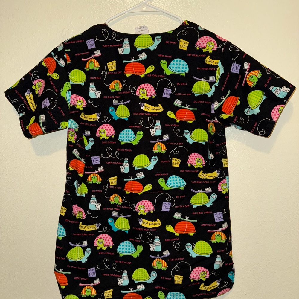 Colorful Turtle Print Scrub Top - Picture 3 of 3